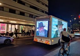 תל אביב: המסך הנייד מסתובב בעיר ומודיע על המשיח